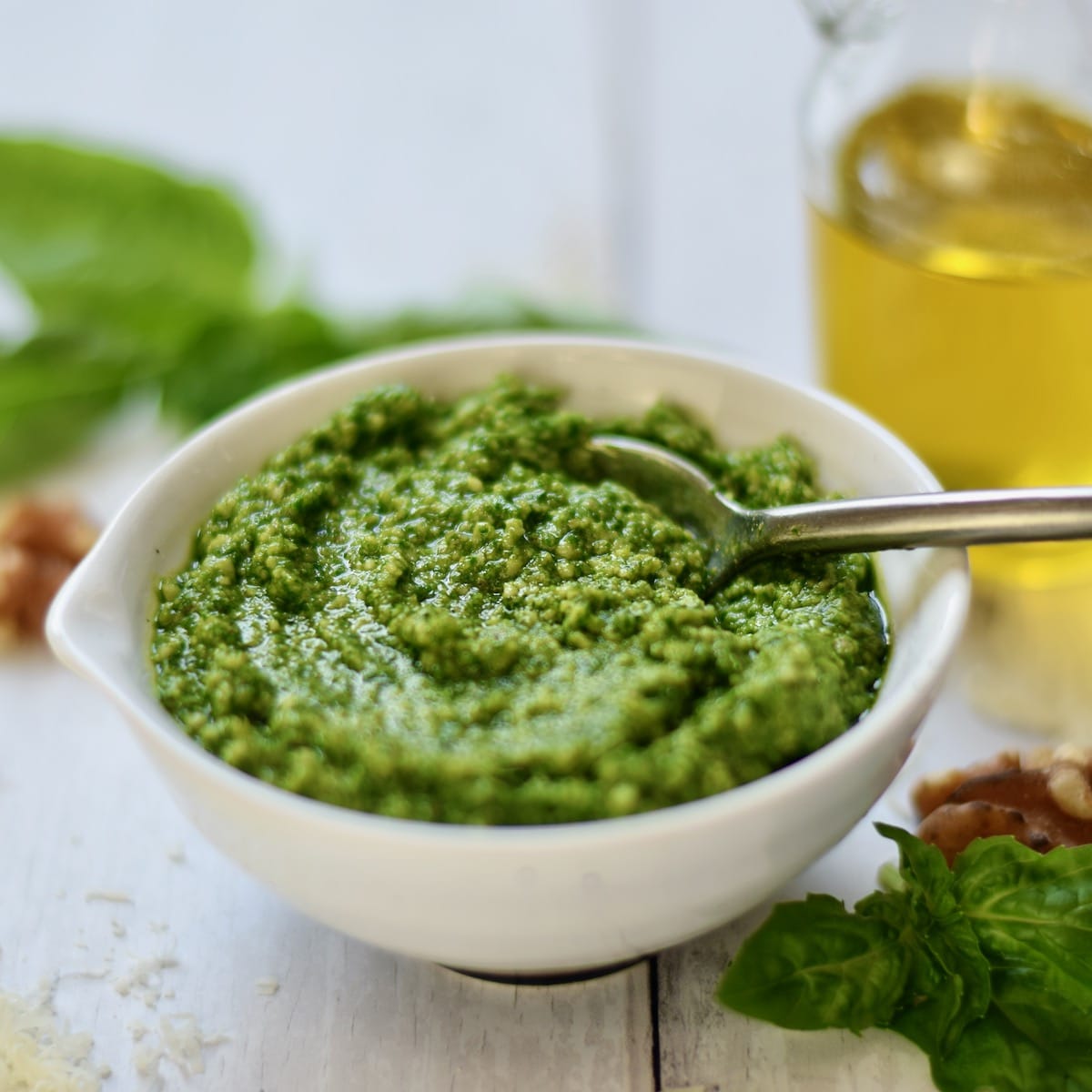 Walnut pesto with basil and toasted walnuts
